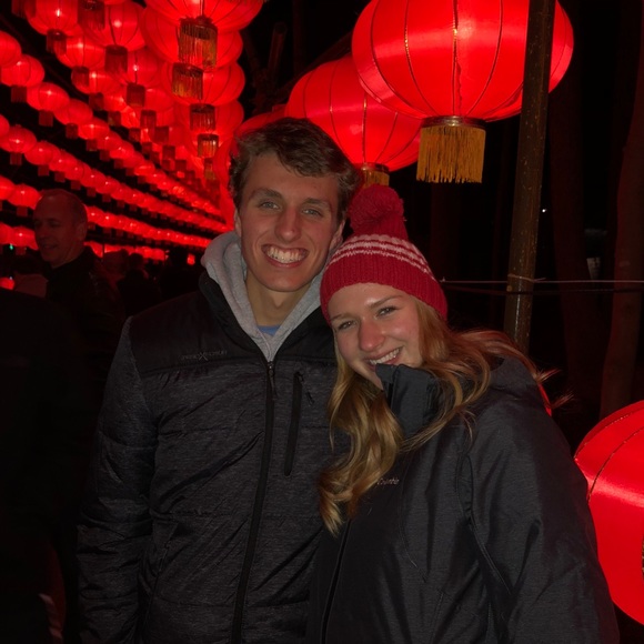 Meet your Posher, Tori - Picture 2 of 4